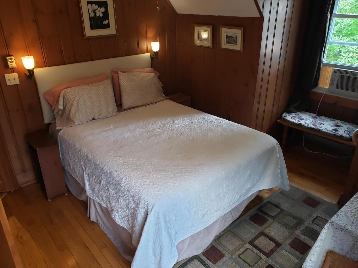 Auberge Bonne Nuit-Bonjour Sainte-Adèle Exteriör bild